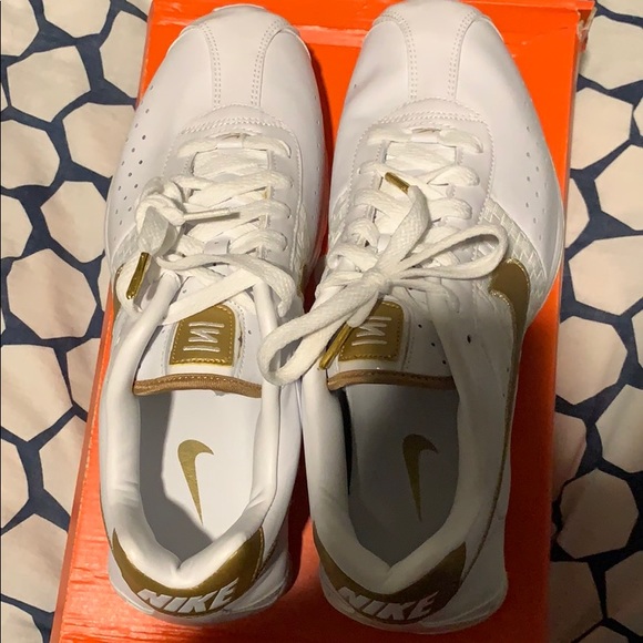 Tennis shoes - Picture 4 of 6